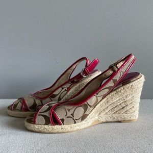 NWOB Coach Signature berry wedges, sz. 8